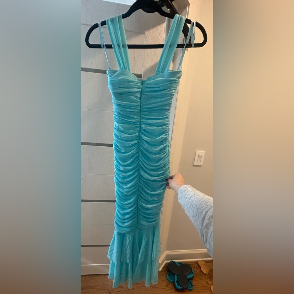 Elegant Blue Sleeveless Dress - Picture 7 of 7